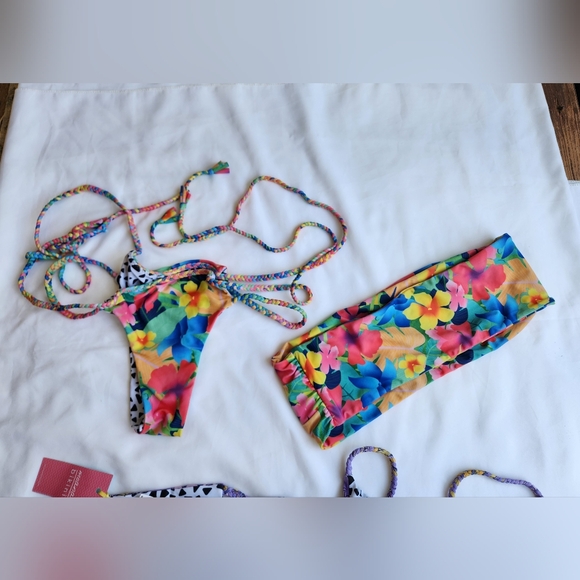 NWT Moana Bikini SET of TWO 2 Colorful Summer 4 pieces 2 Tops 2 Bottoms Size L - Picture 5 of 10